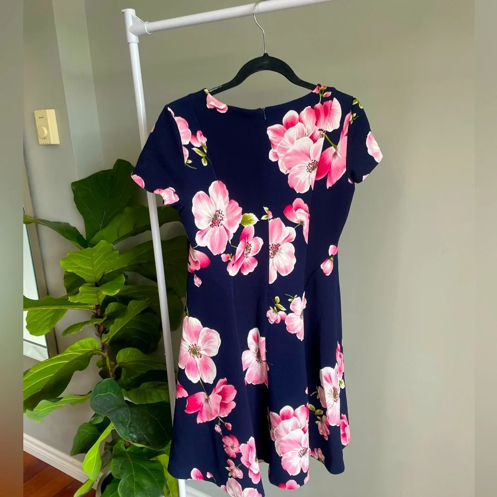 Laura Petites Blue Floral Scuba Short Sleeve Mini Skater Dress Size 4P - Picture 3 of 5